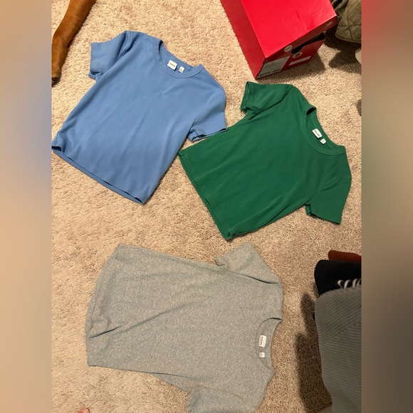 Aritzia Sunday Tshirts - Picture 1 of 4